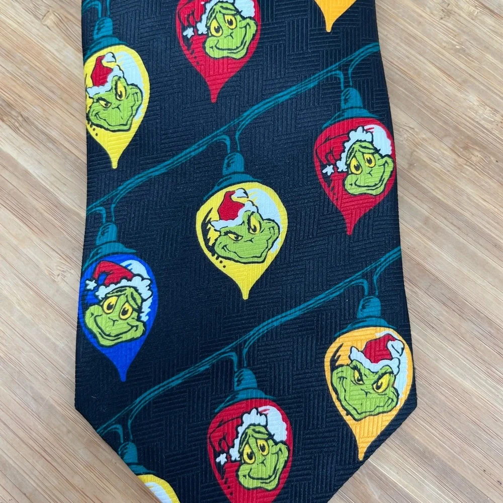 Vintage 90s Dr. Seuss The Grinch Christmas Theme Tie Necktie Holiday 58”‎ 3.5”